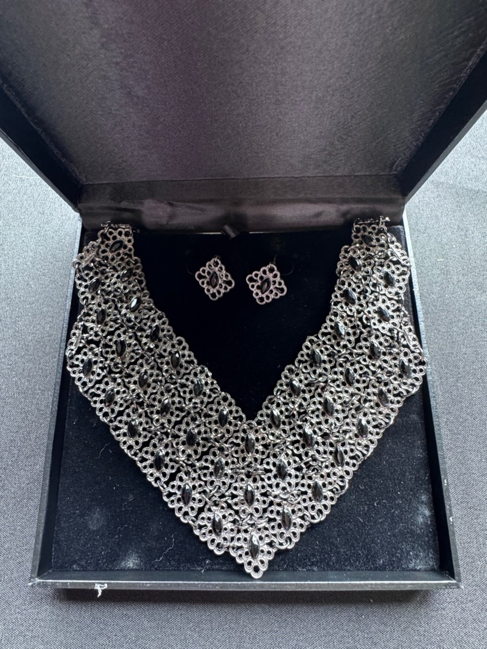 NIB Toscano silver-tone tatted lace collar necklace and earring set